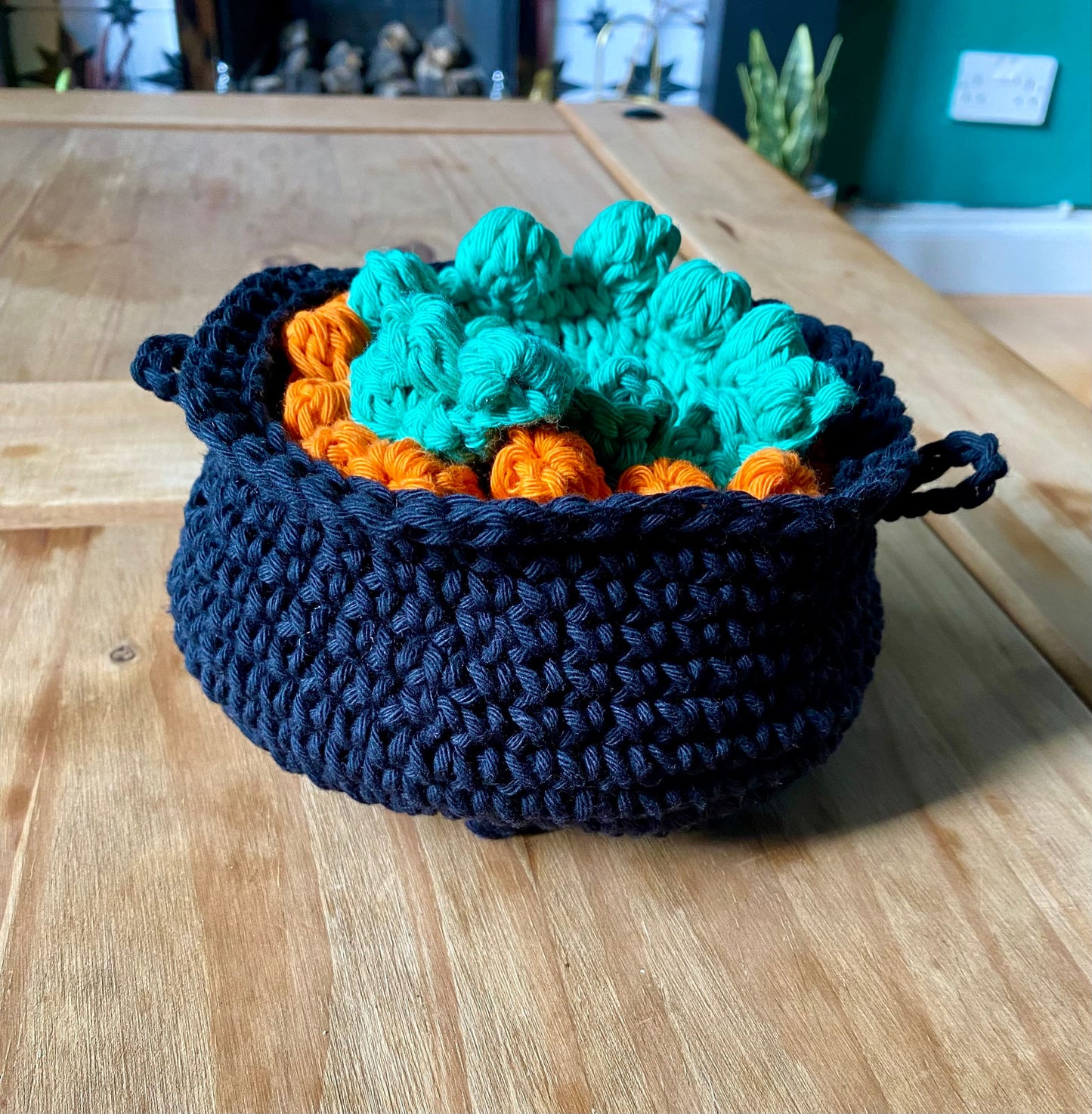 Cauldron Coaster Set. Crochet. Halloween. Bubbling Cauldron. Goth home.